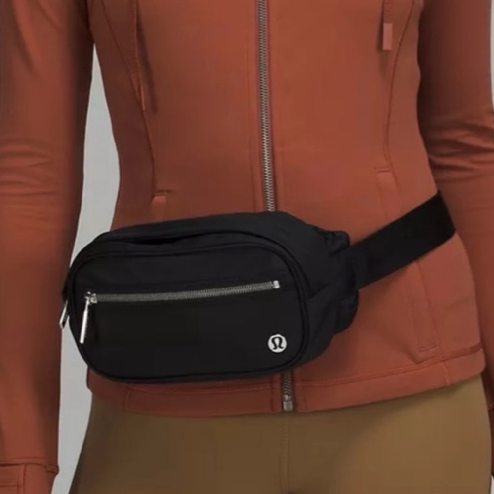 Lululemon wunderlust black belt bag